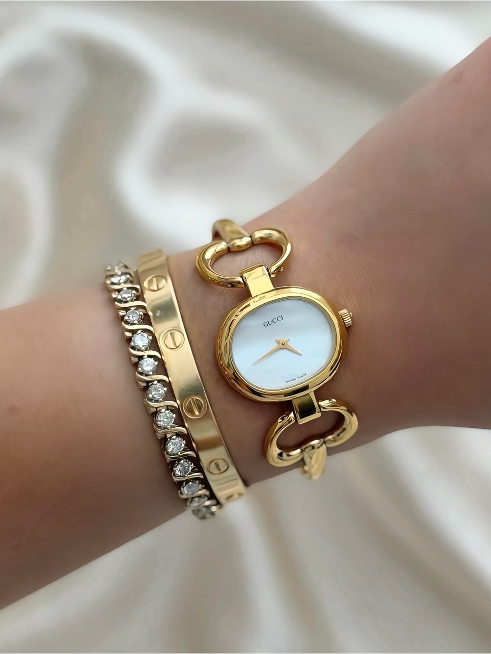 AUTHENTIC RARE VINTAGE GUCCI MOTHER-OF-PEARL GOLD WATCH